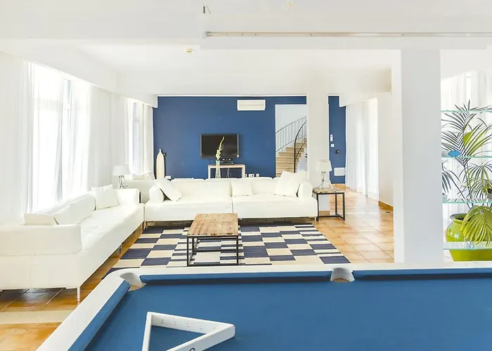 Stunning 10 Bedrooms Lacuna Deluxe Private Pool *